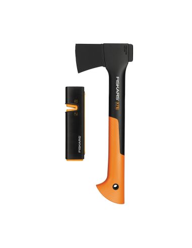 FISKARS X7 kemping fejsze + Xsharp fejsze- és késélező FISKARS X7 kemping fejsze + Xsharp fejsze- és késélező