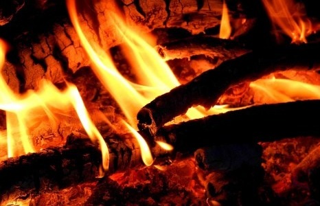 Öntvény vagy lemez vegyestüzelésű kazán – melyiket érdemes választanod?